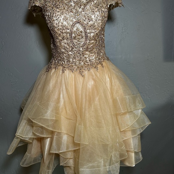 Elegant Gold Off-Shoulder Dress (c) - Picture 9 of 13